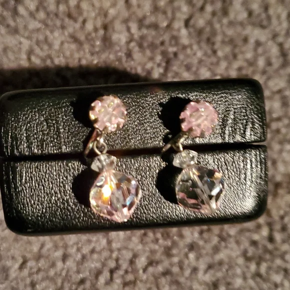 Vintage clip on earrings - Picture 1 of 7